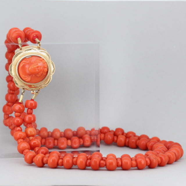 Collier mit Koralle