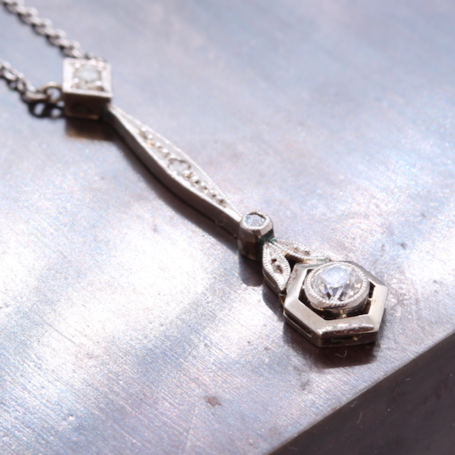 weißgoldenes Collier im Art Déco Stil