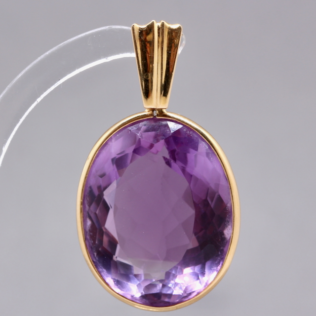 Anhänger mit großem Amethyst