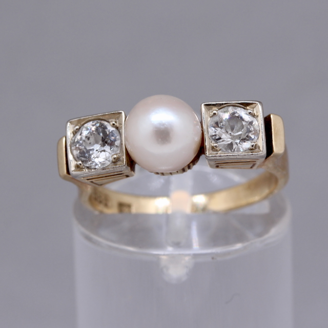 Damenring mit Diamanten und Perle