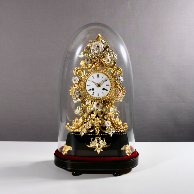 Tischuhr mit Porzellanblumen-Dekor, 20. Jh., 