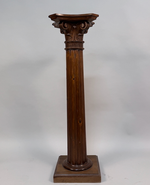 ionische Säule, Nussbaum