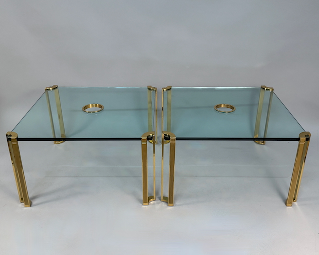 Paar Beistelltische, Glas, goldfarbene Metallfüße, wohl von Peter Ghyczy