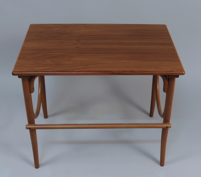 Beistelltisch, THONET, Nussbaum