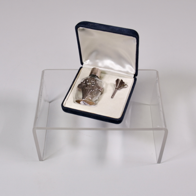 Parfumflakon aus Glas