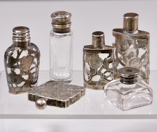 Konvolut Parfum-Flacons aus Glas um 1920