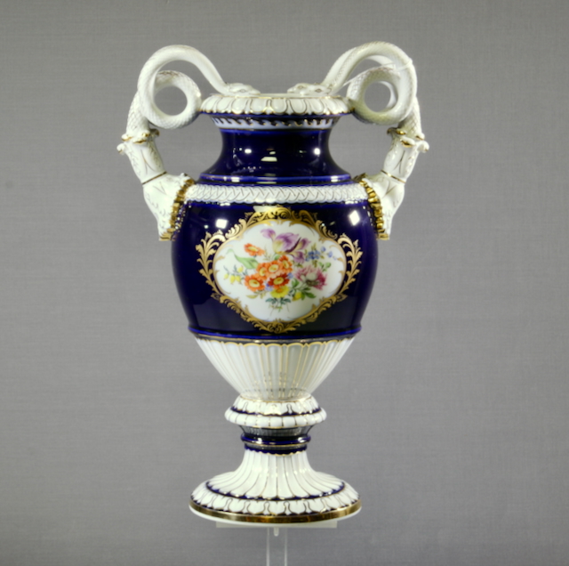 Porzellan-Schlangenvase Meissen Entwurf E. A. Leutheritz (1818 - 1893)