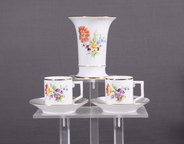 Paar Espresso Tassen und Vase